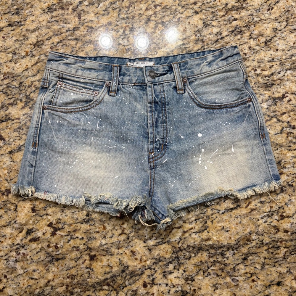 Free People Paint Splatter Denim Cutoff Shorts Light Wash Frayed Hem W27